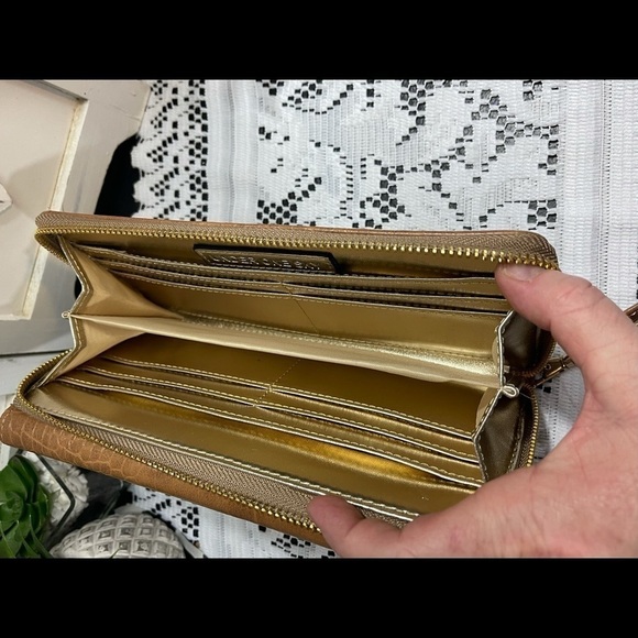 Under One Sky brown textured wallet - Picture 6 of 9